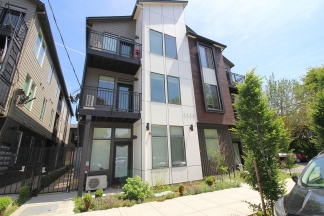 *RENT SPECIAL* Sleek, Contemporary & Modern Living in the Heart of Sellwood!