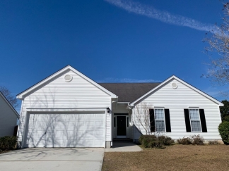 Single Story home in Village Green!