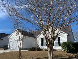 Single Story home in Village Green!