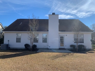 Single Story home in Village Green!
