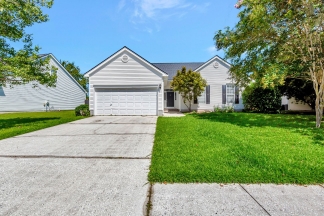 Single Story home in Village Green!