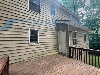 4125 Maple Ferry Dr