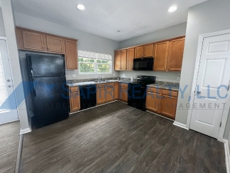 8270 Oakley Cir!