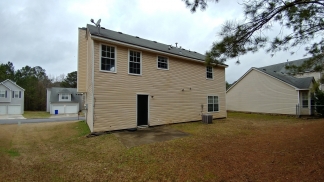 Great In-Law Suite Property - Master on Upper Level - Secondary Bedrooms on Lower Level