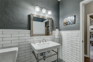 Charming Remodeled Craftsman Bungalow Near OKC Hotspots!!