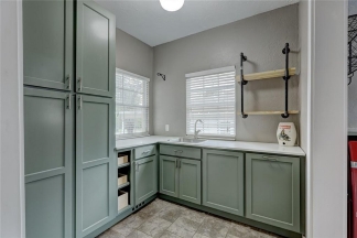 Charming Remodeled Craftsman Bungalow Near OKC Hotspots!!