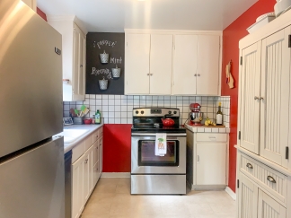 Adorable Cottage-Style 2 Bedroom Saratoga Home on Large Lot!