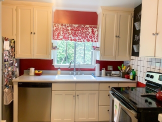 Adorable Cottage-Style 2 Bedroom Saratoga Home on Large Lot!