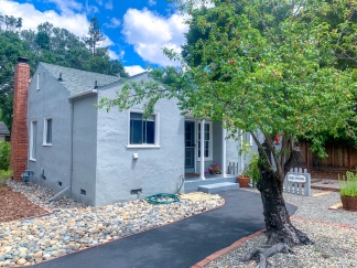 Adorable Cottage-Style 2 Bedroom Saratoga Home on Large Lot!