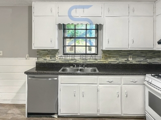 6224 Wellington Dr - Sizzling Summer Steal! Move in by Aug 15th and choose your reward — a FREE 55 Smart TV or a $250 Amazon gift card, on us! Don’t miss out!