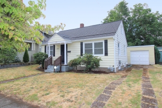 Great Overlook 2 Bedroom Bungalow - Steps to Max!!!!