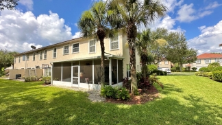 Charming 3-Bed with 2.5 Baths in Greenacres!