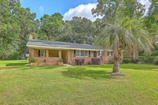 Spacious and Charming Brick Ranch in the Heart of Summerville