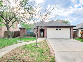 Charming 3 Bed, 2 Bath Home with Fireplace in San Antonio!