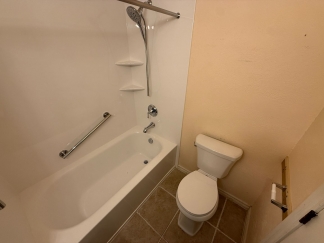 Available for Showing Now! 18-Month Lease Offer!! ***SPECIAL 50% OFF 1ST FULL MONTH'S RENT ~ IF 18-MONTH LEASE SIGNED***    Charming 4 bedroom home in Warr Acres!