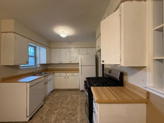 Available for Showing Now! 18-Month Lease Offer!! ***SPECIAL 50% OFF 1ST FULL MONTH'S RENT ~ IF 18-MONTH LEASE SIGNED***    Charming 4 bedroom home in Warr Acres!