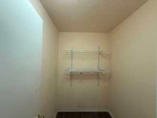 Available for Showing Now! 18-Month Lease Offer!! ***SPECIAL 50% OFF 1ST FULL MONTH'S RENT ~ IF 18-MONTH LEASE SIGNED***    Charming 4 bedroom home in Warr Acres!
