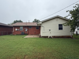 Available for Showing Now! 18-Month Lease Offer!! ***SPECIAL 50% OFF 1ST FULL MONTH'S RENT ~ IF 18-MONTH LEASE SIGNED***    Charming 4 bedroom home in Warr Acres!