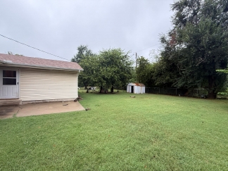 Available for Showing Now! 18-Month Lease Offer!! ***SPECIAL 50% OFF 1ST FULL MONTH'S RENT ~ IF 18-MONTH LEASE SIGNED***    Charming 4 bedroom home in Warr Acres!