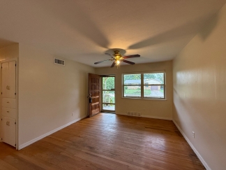 Available for Showing Now! 18-Month Lease Offer!! ***SPECIAL 50% OFF 1ST FULL MONTH'S RENT ~ IF 18-MONTH LEASE SIGNED***    Charming 4 bedroom home in Warr Acres!