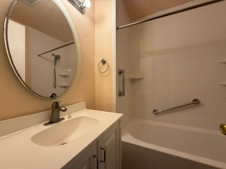 Available for Showing Now! 18-Month Lease Offer!! ***SPECIAL 50% OFF 1ST FULL MONTH'S RENT ~ IF 18-MONTH LEASE SIGNED***    Charming 4 bedroom home in Warr Acres!