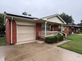 Available for Showing Now! 18-Month Lease Offer!! ***SPECIAL 50% OFF 1ST FULL MONTH'S RENT ~ IF 18-MONTH LEASE SIGNED***    Charming 4 bedroom home in Warr Acres!