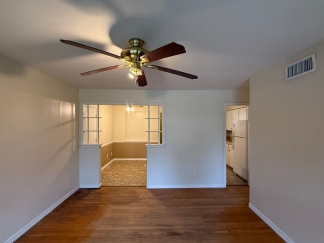 Available for Showing Now! 18-Month Lease Offer!! ***SPECIAL 50% OFF 1ST FULL MONTH'S RENT ~ IF 18-MONTH LEASE SIGNED***    Charming 4 bedroom home in Warr Acres!