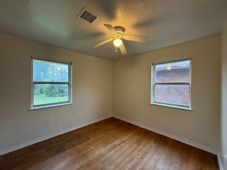 Available for Showing Now! 18-Month Lease Offer!! ***SPECIAL 50% OFF 1ST FULL MONTH'S RENT ~ IF 18-MONTH LEASE SIGNED***    Charming 4 bedroom home in Warr Acres!