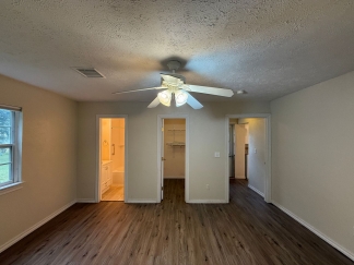 Available for Showing Now! 18-Month Lease Offer!! ***SPECIAL 50% OFF 1ST FULL MONTH'S RENT ~ IF 18-MONTH LEASE SIGNED***    Charming 4 bedroom home in Warr Acres!