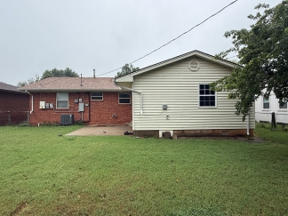 Available for Showing Now! 18-Month Lease Offer!! ***SPECIAL 50% OFF 1ST FULL MONTH'S RENT ~ IF 18-MONTH LEASE SIGNED***    Charming 4 bedroom home in Warr Acres!