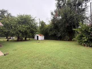 Available for Showing Now! 18-Month Lease Offer!! ***SPECIAL 50% OFF 1ST FULL MONTH'S RENT ~ IF 18-MONTH LEASE SIGNED***    Charming 4 bedroom home in Warr Acres!