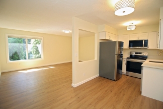 Freshly Remodeled Upper Unit 2 Bedroom at The Clairmont in Buckman Neighborhood