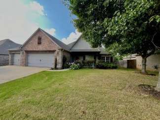 Traditional 3 Bedroom Home For Lease! Apply Today!