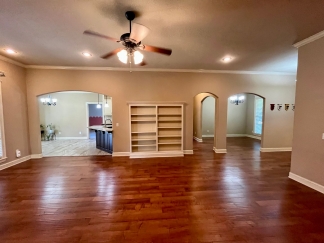 Traditional 3 Bedroom Home For Lease! Apply Today!