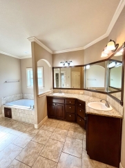 Traditional 3 Bedroom Home For Lease! Apply Today!