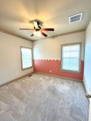 Traditional 3 Bedroom Home For Lease! Apply Today!
