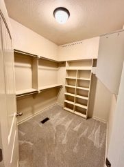 Traditional 3 Bedroom Home For Lease! Apply Today!