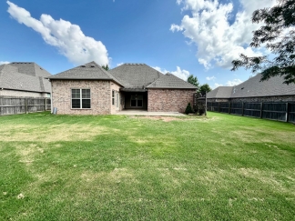 Traditional 3 Bedroom Home For Lease! Apply Today!