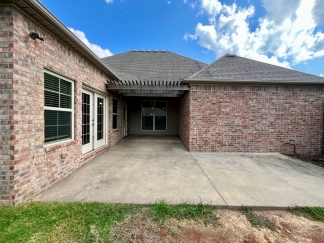 Traditional 3 Bedroom Home For Lease! Apply Today!