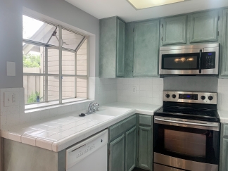 Beautiful Two Bedroom Townhouse Available Close to 280!