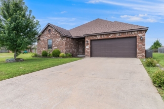 Comfortable Living in Pea Ridge: 3 Bed, 2 Bath Home