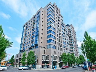 ~1000 sq ft Stunning Loft-Style Studio Unit at The Elizabeth