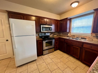 Beautiful 4 Bedroom/2.5 Bathroom Duplex COMING SOON!