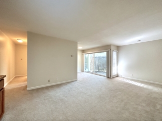 Mountain View 1 Bedroom Ground Floor Unit - Great Location!
