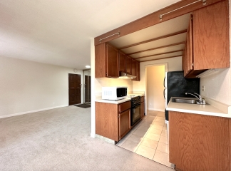 Mountain View 1 Bedroom Ground Floor Unit - Great Location!