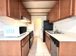 Mountain View 1 Bedroom Ground Floor Unit - Great Location!