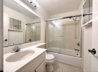 Mountain View 1 Bedroom Ground Floor Unit - Great Location!