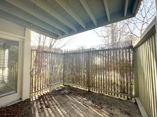 Mountain View 1 Bedroom Ground Floor Unit - Great Location!