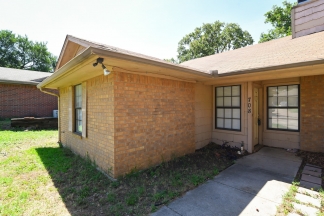 Cute 2 Bedroom Kennedale Half Duplex