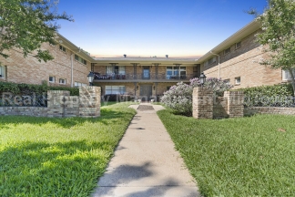 Live Elevated in the Heart of Viridian – Stunning Island Townhome!